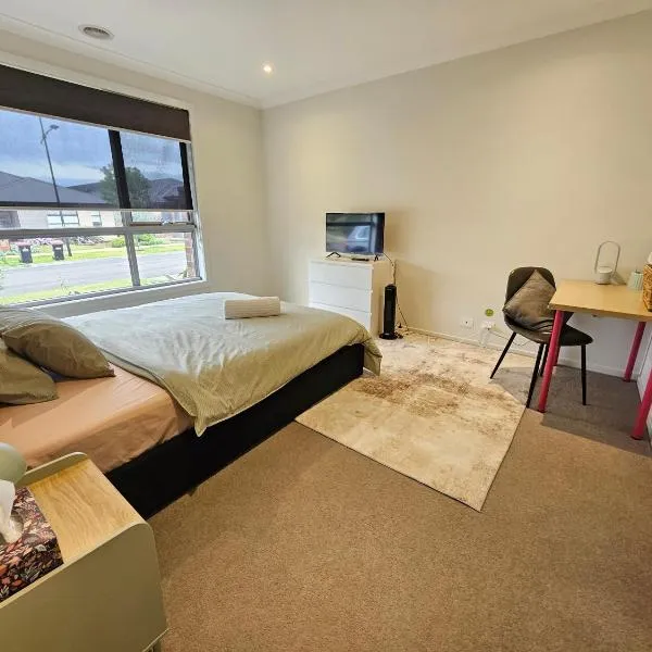 Private Ensuite - Homestay near the Airport, ξενοδοχείο σε Rockbank