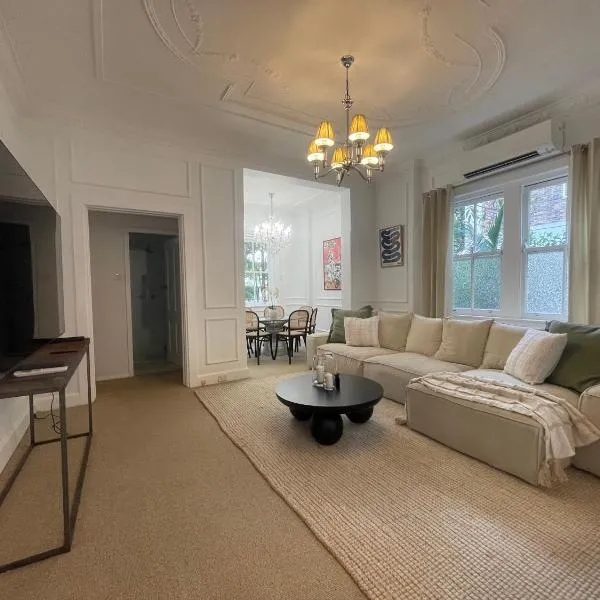 Luxury heritage Hideaway - close to CBD!, hotel i Sydney