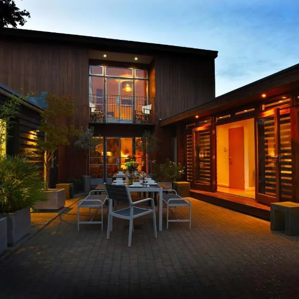 Unique Gated Detached Home in Canterbury, Close To City Centre, hotell sihtkohas Canterbury