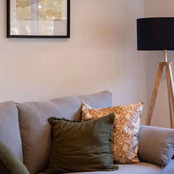 Fabulous 2BR Apartment at Trinity Point Gravesend, hotel en Gravesend