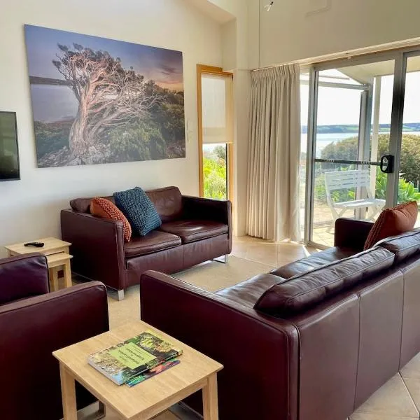 Moonrise Cove, отель в городе Pelican Lagoon