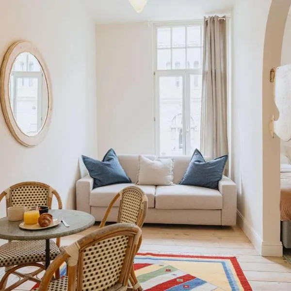 Urban Hideout Just Steps from Antwerp's Highlights, хотел в Антверпен