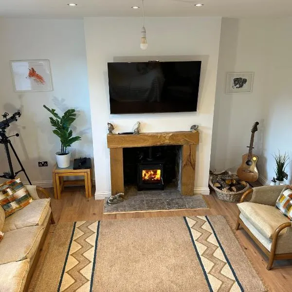 Kielder Northumberland - Beautiful Spacious House Overlooking Village, Next to Observatory, Forrest , Reservoir and all attractions, hotel a Kielder