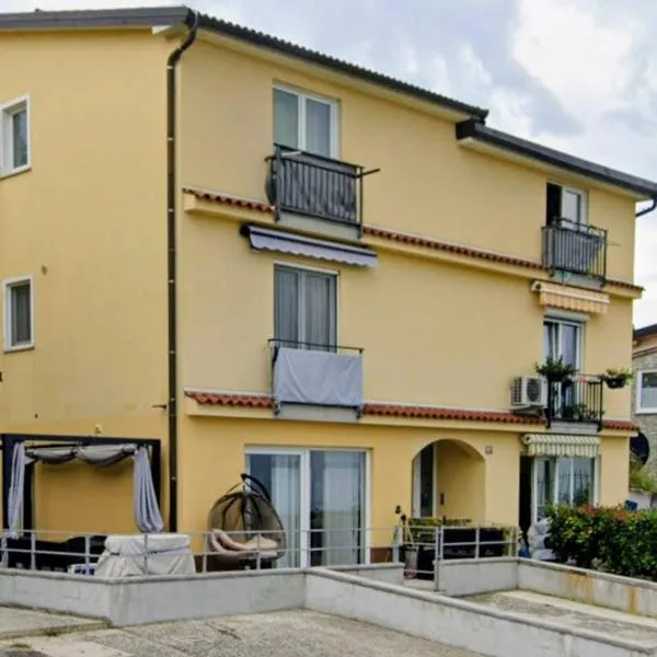 Vivere in Slovenia, hotel in Plavje