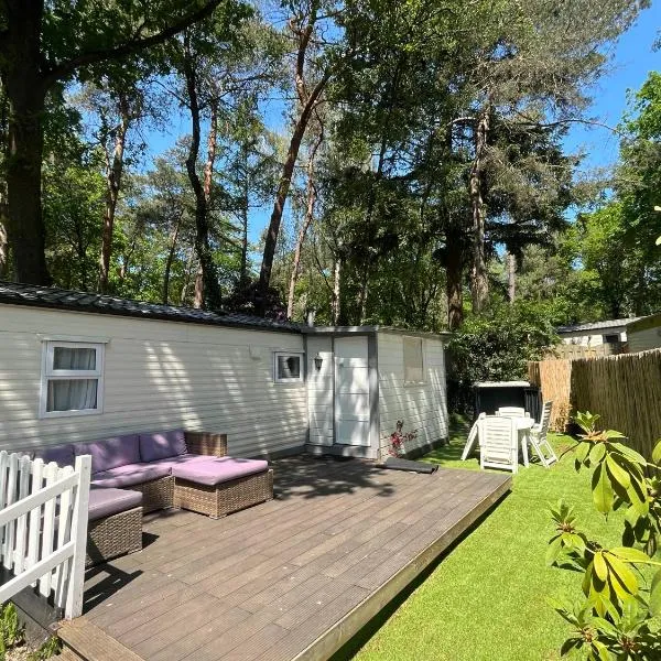 Cozy Mobile Home 'Tante Truus' met privé infrarood sauna - Recreatiepark 't Veluwshof - VELUWE, hotel v destinaci Hoenderloo