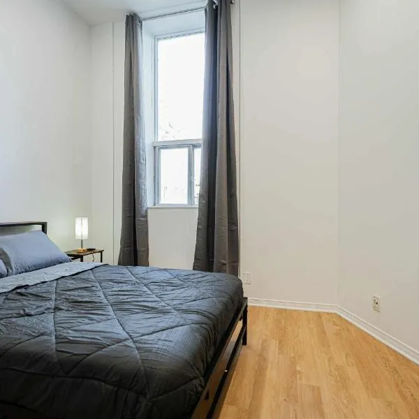 Fabulous Studio with FREE Parking near Montreal Downtown, hotel a Montréal