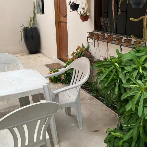 Casa prática e aconchegante, hotel in Paragominas