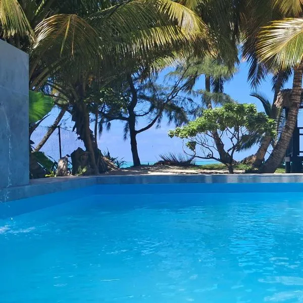 Propriété entière face au lagon, piscine, cuisine & wifi rien que pour vous Le Boraha Beach Lodge 90 m2, khách sạn ở Sainte Marie