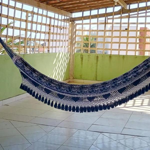 Casa com 5 suítes e churrasqueira para 12 pessoas