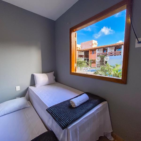 Flat com 1 quarto com ar split, sala e cozinha completa, No condomínio Portal do Atlântico a 100m praia de Taperapuã (Barraca do Gaúcho) , portaria 24hrs, piscina. - Foto 2