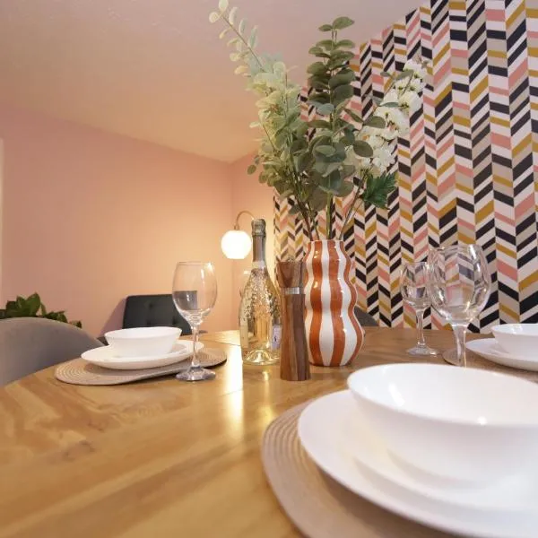 Stylish central location 3 bedroom house, hotel in Ely
