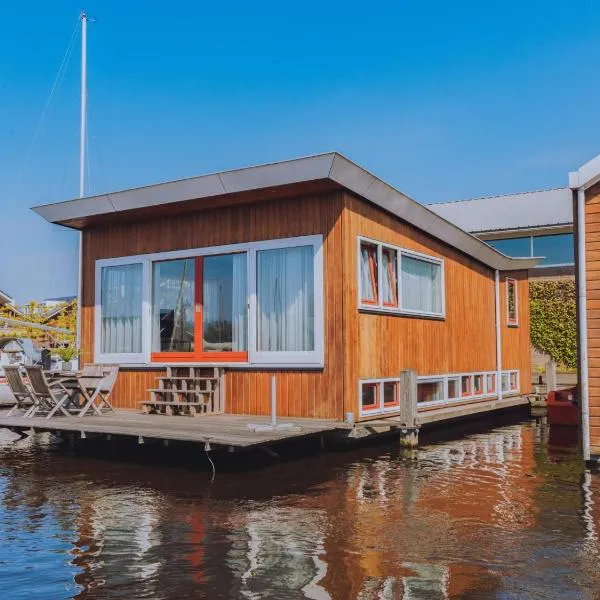 Woonark De Woude, hótel í Uitgeest