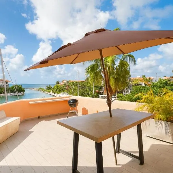 Ocean & Marina views,Affordable,Spoil yourself!, hotel in Puerto Aventuras