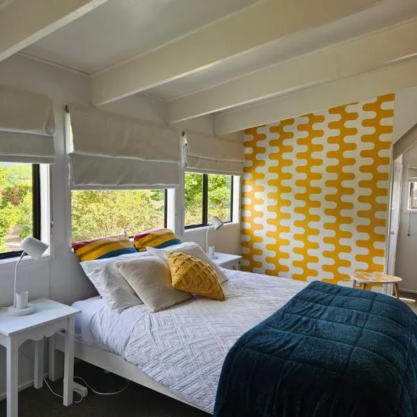 Forest Waters Country Bungalow, hotel v destinaci Haruru