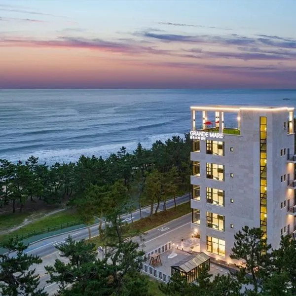 Gangneung Grande Mare Pool Villa, מלון בגנגנאונג