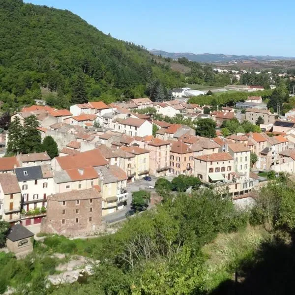 Gîte Dourdou - Les Hauts de Camarès, hôtel à Camarès