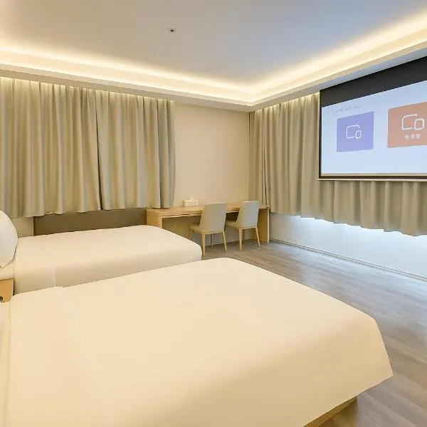 Bishkek Crystal Luxury Smart Hotel Ala-Too Square Branch, ξενοδοχείο σε Bishkek