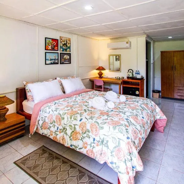 Panpurie Koh Lanta Resort - 2-Minute Walk to the Beach, hotel v destinaci Ko Lanta Yai