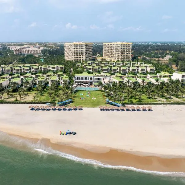 Hoi An Royal Beachfront Villas, hotel in Dien Ban