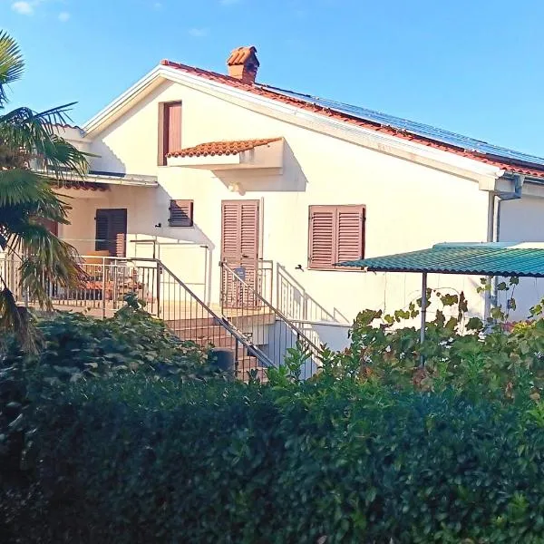 Apartments Malenica, Njivice, Croatia, 200 m from the sea, hotel i Njivice