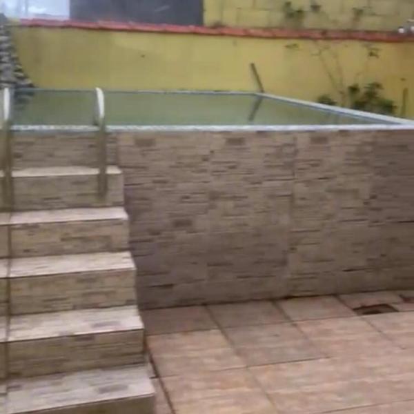 Casa com piscina lado praia em itanhaem