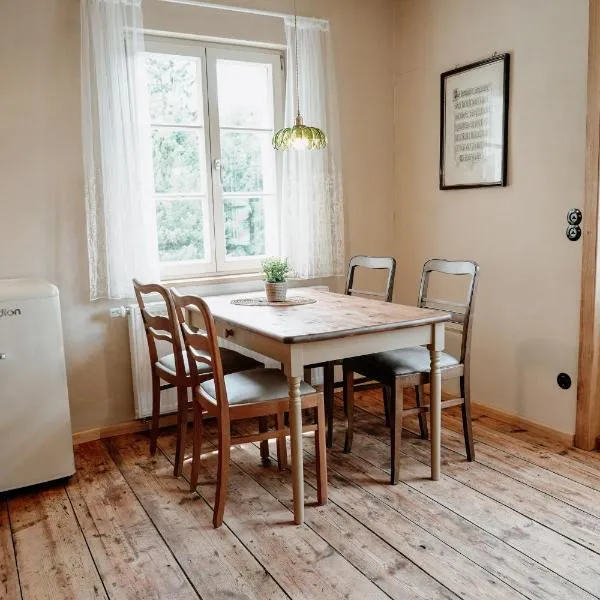 Urlaubsfreude Biedermann Haus Blumenglück - Gänseblümchen, hotel v destinaci Sebnitz