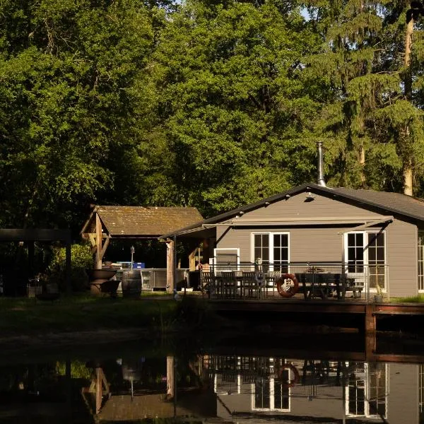 Unieke chalet aan het water, hotel en Lille