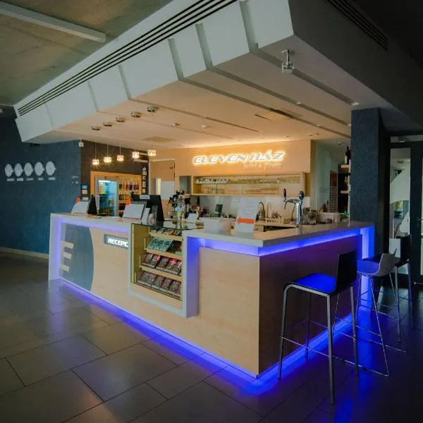 Eleven Business & Sport Hotel, hotel di Jászárokszállás