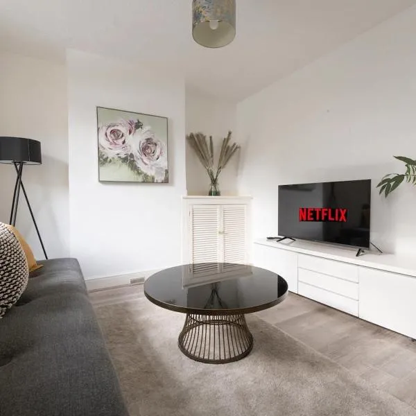 Chill in Gill Comfy House, Perfect for Contractors Free Parking x 1, Pool Table – hotel w mieście Gillingham