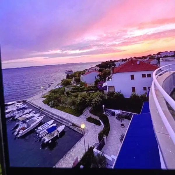Apartmani Sollei, ξενοδοχείο σε Petrcane