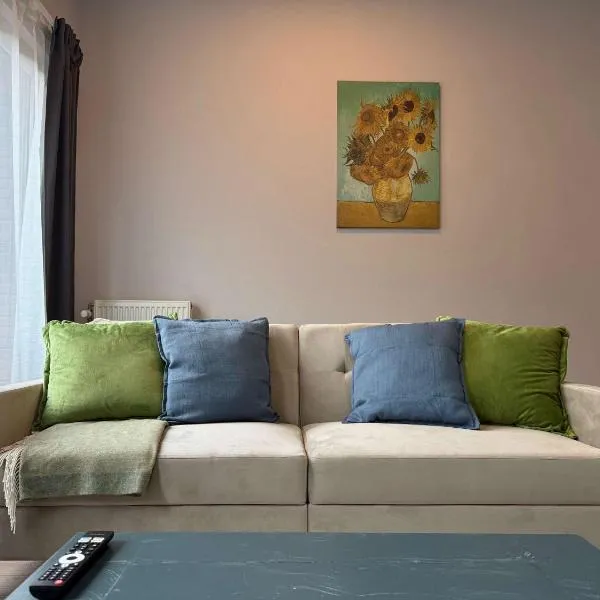 Spacious Family Home and Free Parking in Eindhoven, hotelli kohteessa Eindhoven