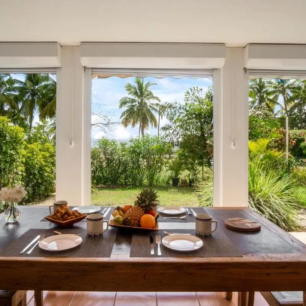 Appartement Aloé - Jardin et accès plage direct、ル・カルベのホテル
