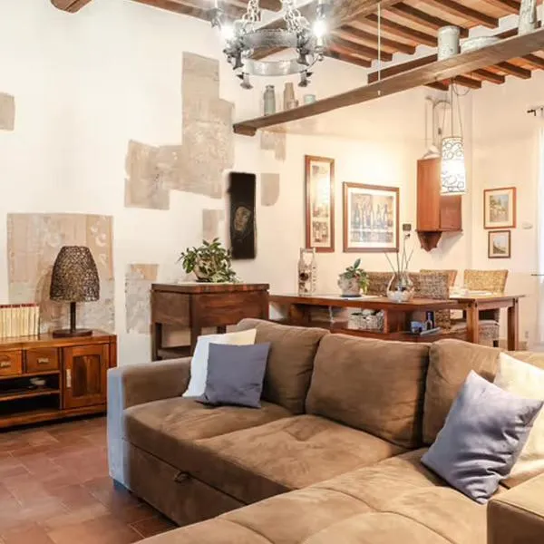 La casa degli esposti、アンギアーリのホテル