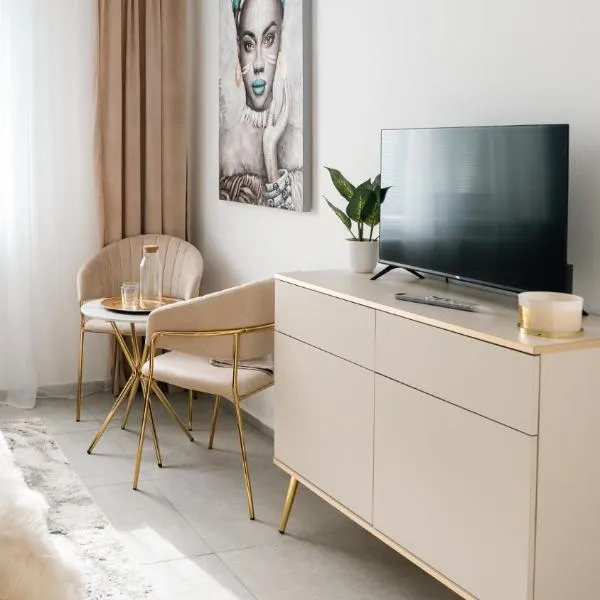 Star house Sereď, hotel in Seredʼ