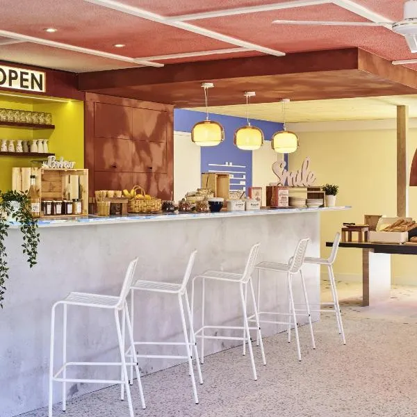 Greet Hotel Versailles - Voisins Le Bretonneux, hotel in Voisins-le-Bretonneux