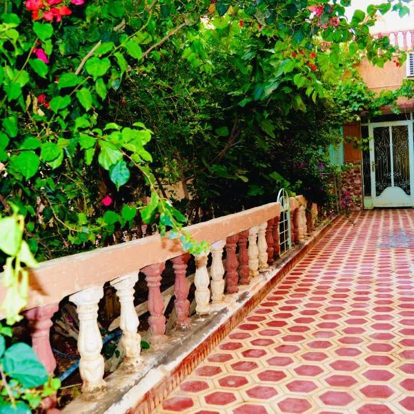 Sunny Villa in Erfoud City Centre - Terrace & Garden, hôtel à Erfoud