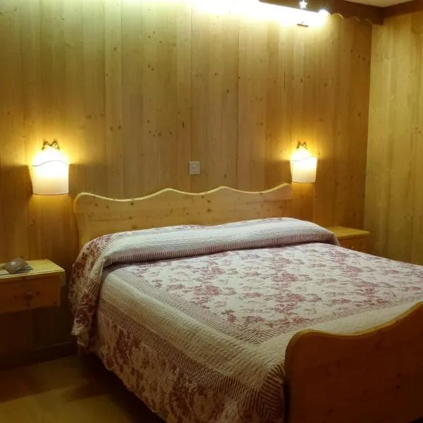 Albergo Ristorante K2, hotel Roanában
