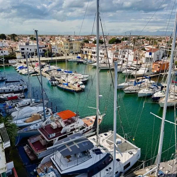 Estudio Moderno la mejor vista al puerto deportivo, hotel u gradu Empurijabrava