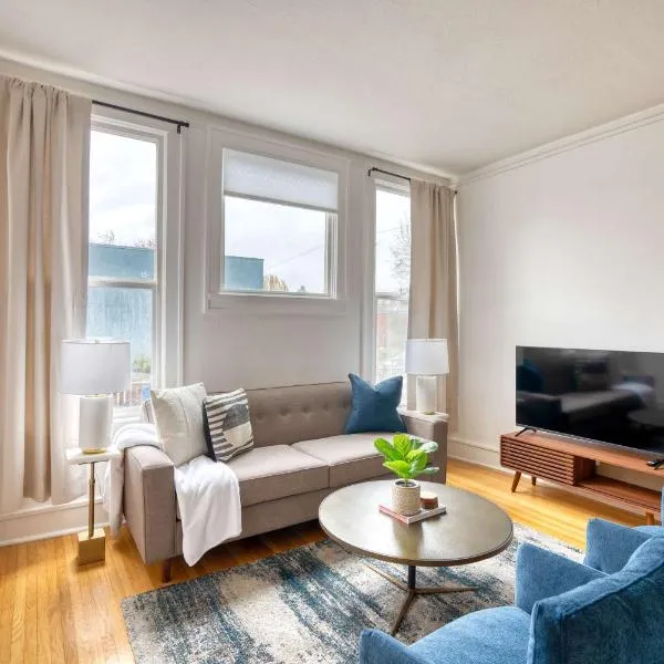 Stay Portland - La Casa Burnside - Local Eateries, Shops, and Bars, hotel i Portland