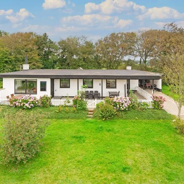 8 person holiday home in Struer-By Traum, hotel v destinaci Humlum