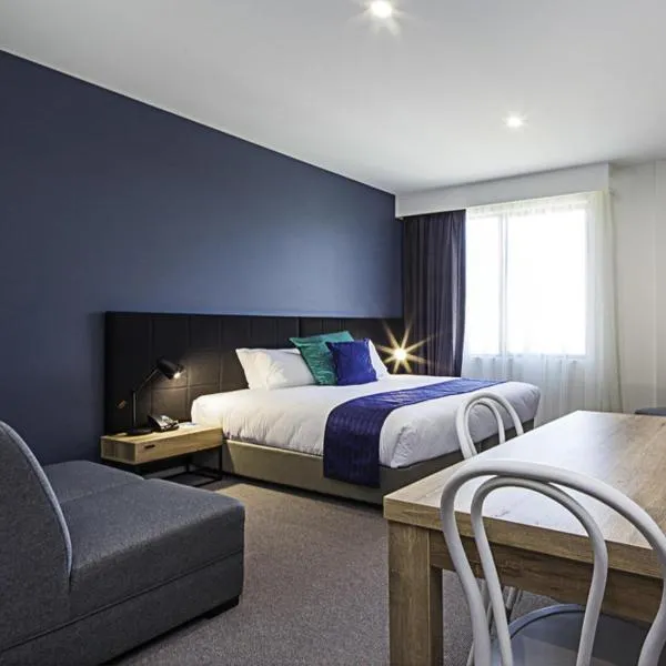 Mantra MacArthur Hotel, hotel in Canberra