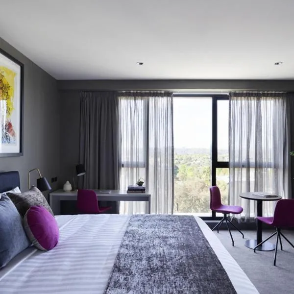 Art Series - The Chen, hotel en Box Hill
