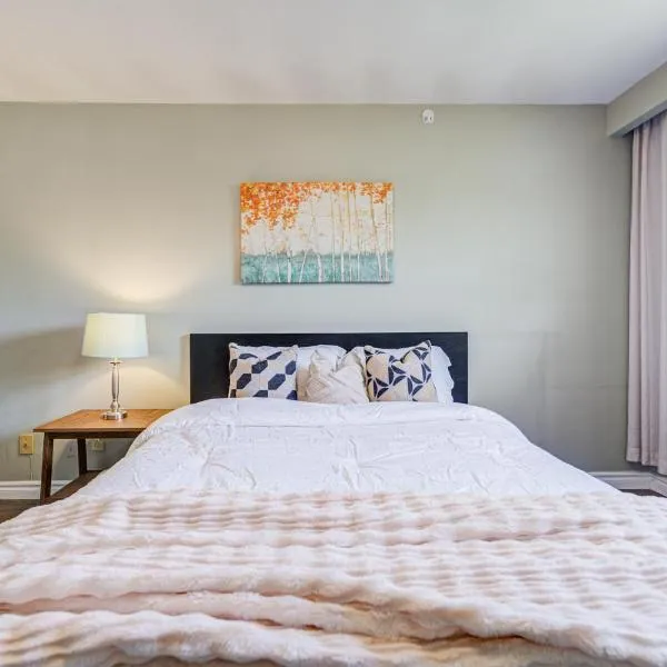 Nest in the Orchard--cozy room, hotel in Toronto