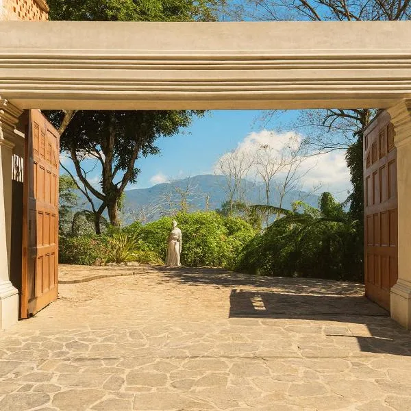 Los Cuatro Olivos Hotel Boutique, hotel in Juayúa