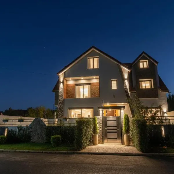 Villa Lumiere-Luxury Retreat with Private Spa and Garden, hotel em Ifrane