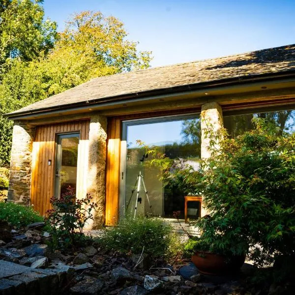 Cosy Rural Barn with Private Garden & Forest - The Cart Barn, hotel di Tavistock