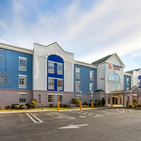 Comfort Suites East Brunswick - South River, hotel in East Brunswick
