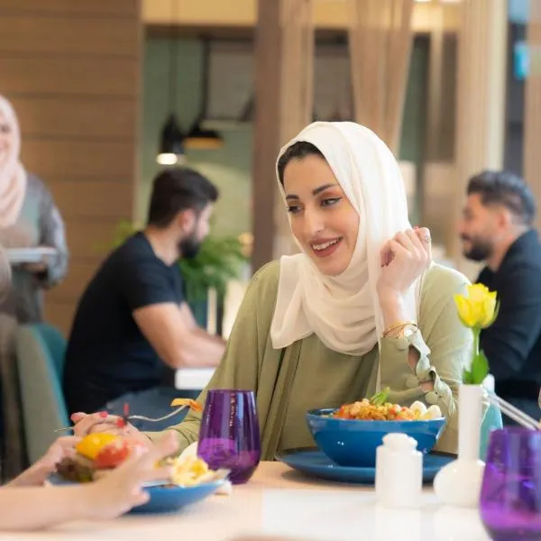 Holiday Inn & Suites Al Jubail by IHG、アル・ジュバイルのホテル