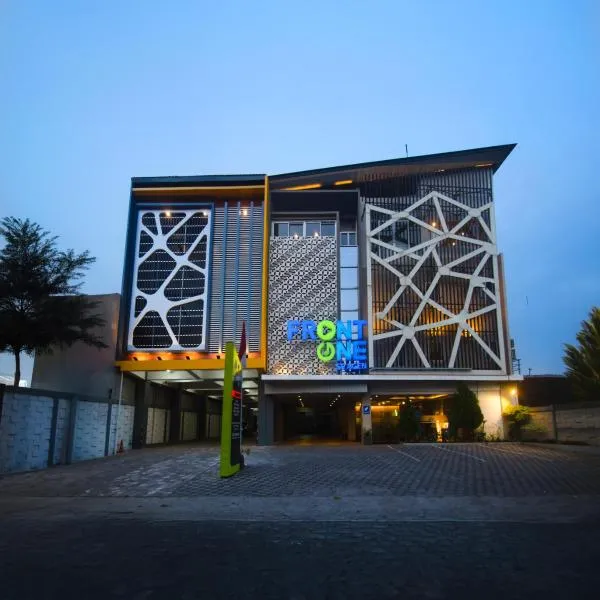 Front One Hotel Sragen, hotel in Sragen