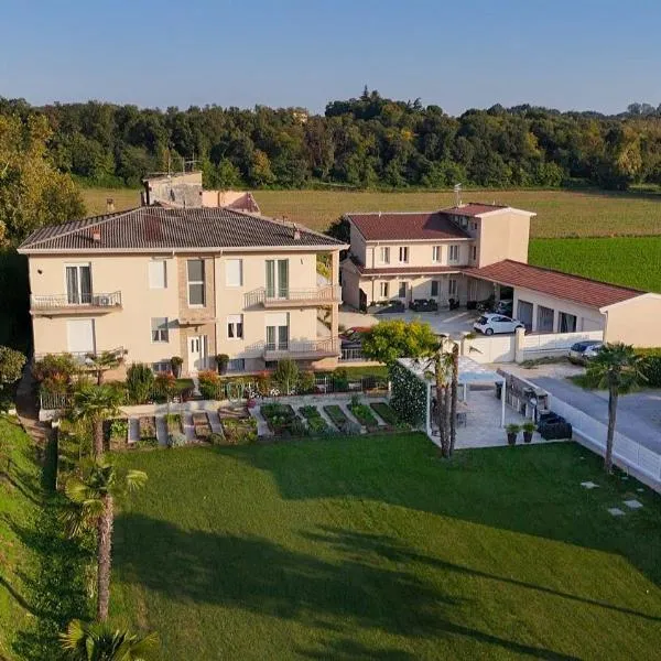 LM House, hotel v destinaci Lonato